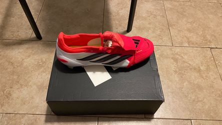 Soccer shoes