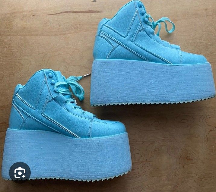 Zapatos De Mujer Size 8M Asul Muy Bonitos Nada Maltratados De