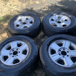 80 Dólares son Para una troca F150 de 6 birlos Originales 