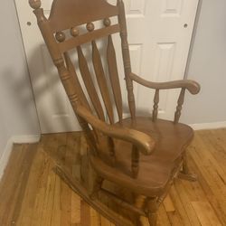 CLASSIC Wooden Rocking Chair(EXCELLENT CONDITION)