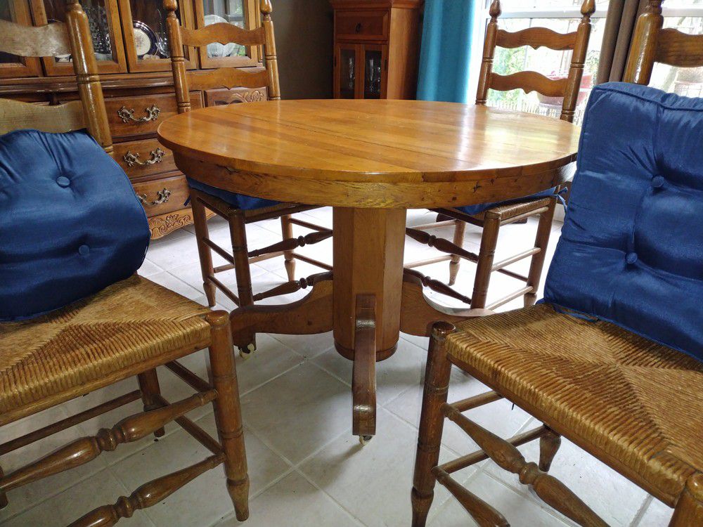 Solid Oak Vintage Dining Table w/Chairs