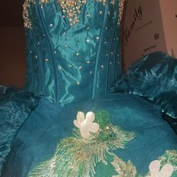 Quinceañera dress for sale- Size 6