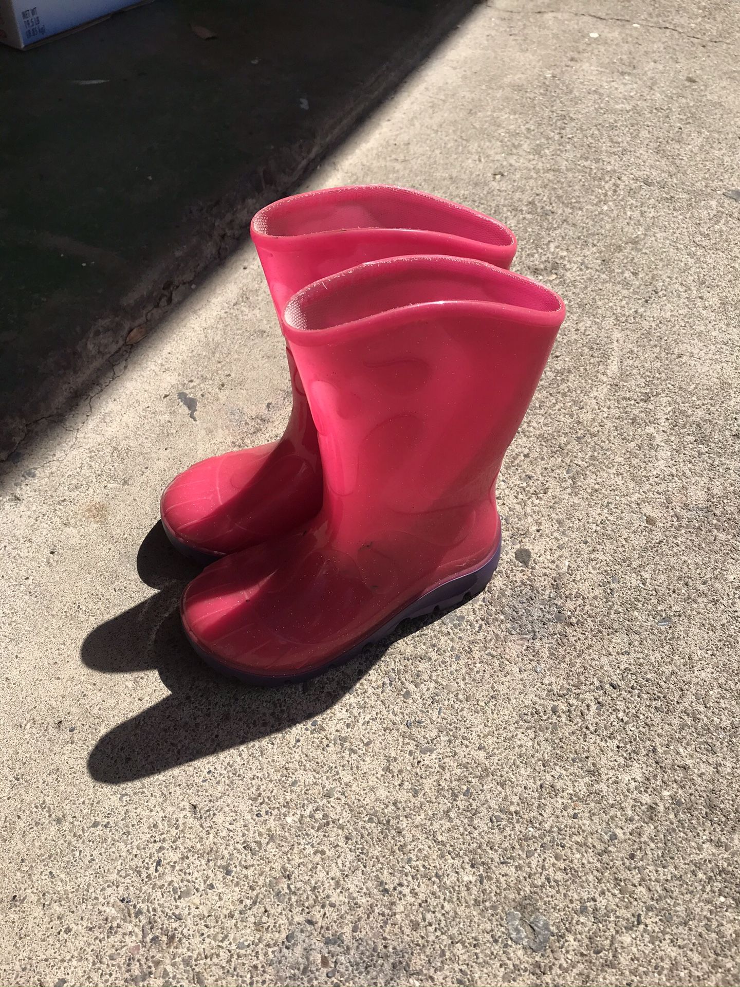 Rain boots 9-10