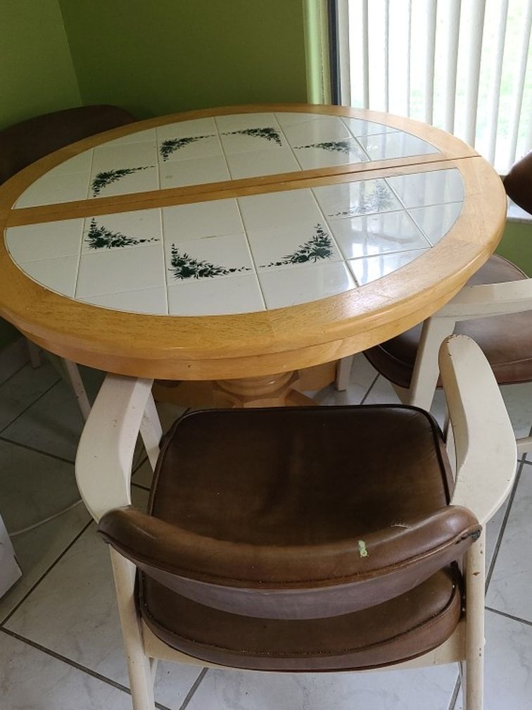 Kitchen Table With 3 Chair