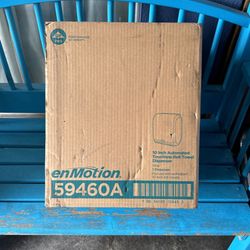 en/motion Towel Dispenser