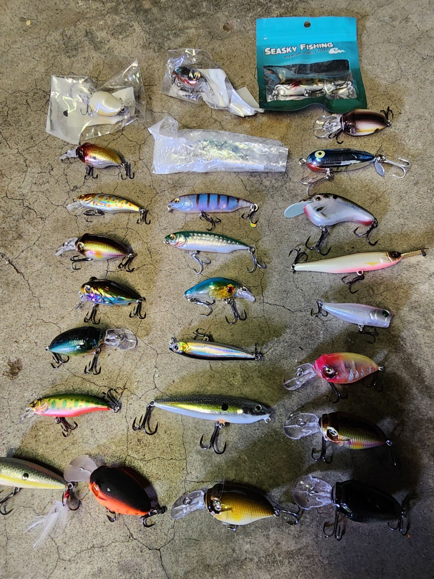 Traut fishing Lures 25 pieces all like brand new take it all lot for $60