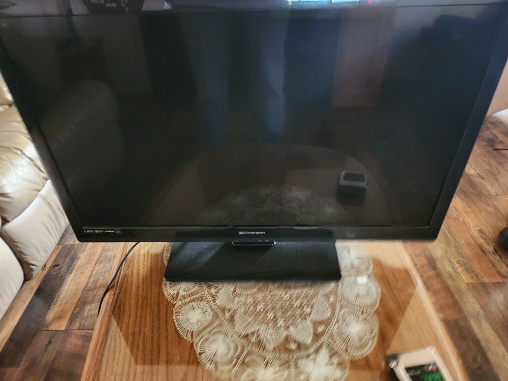 32 Inch Emerson Tv.