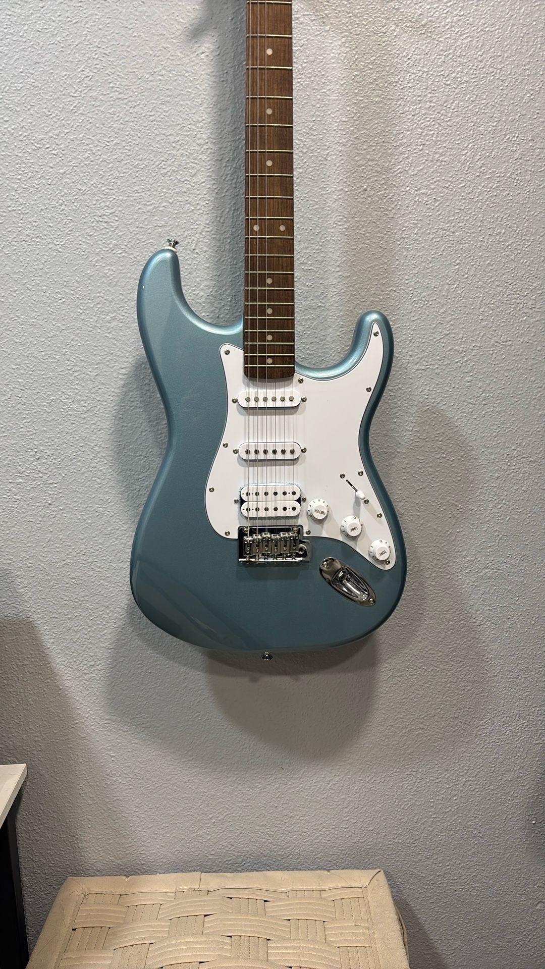 Squier Affinity Series Stratocaster HSS Limited-Edition Electric Guitar Ice Blue Metallic