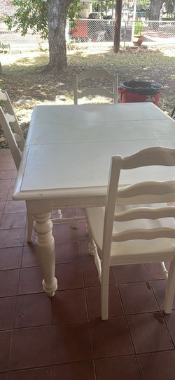 5 Piece White Wood Country Table