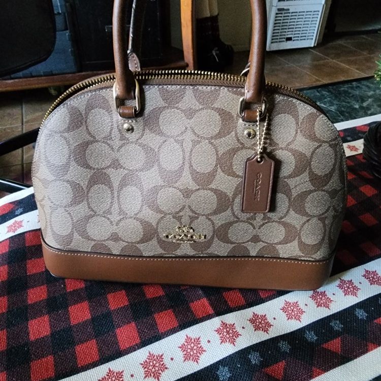 COACH MINI SIERRA SATCHEL IN COLORBLOCK SIGNATURE for Sale in North  Bethesda, MD - OfferUp