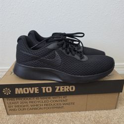 Nike Women's Tanjun Running Shoes 9.5 NEW