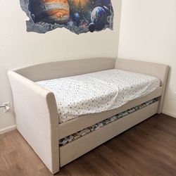 Daybed with trundle