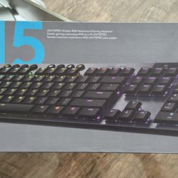 Logitech - G915 Lightspeed Full-size Wireless RGB Mechanical Gaming Keyboard