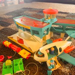 Vintage 1970s-1070s Fisher Price Little People Play Lot