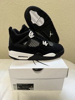 Air Jordan 4 White Thunder Size 5Y / 6.5W