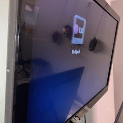 43” LG FLAT SCREEN ( 2022)