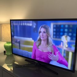 Samsung 40” Smart TV 