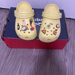 Crocs Size M5-W7.