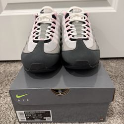 DS Nike Air Max 95 Pink Foam Sz 11 Men's