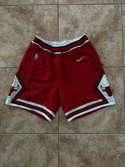 Authentic Chicago Bulls XL Shirts With Zipper Pockets