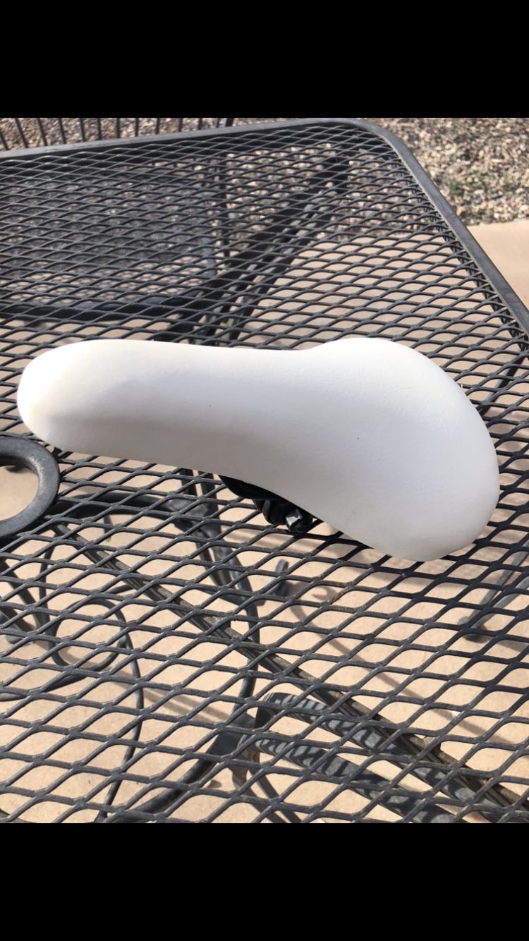 Viscount White Cushion Seat