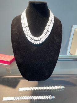 🔥💎🔥💎CUSTOM 24 INCH D COLOR VVS1 MOISSANITE CUBAN CHAIN WITH CUSTOM CLASP