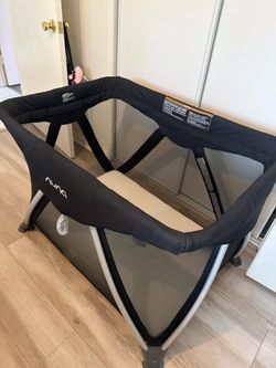 Nuna travel crib