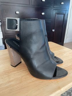 Calvin Klein size 8 1/2