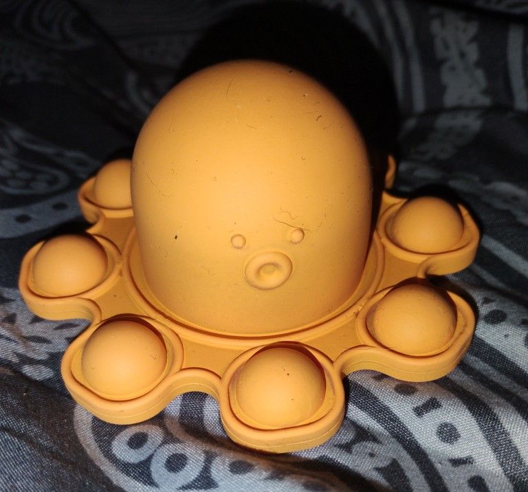 Octopus Pop Fidget Keychain