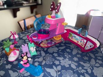 Minnie Mouse cruise ship