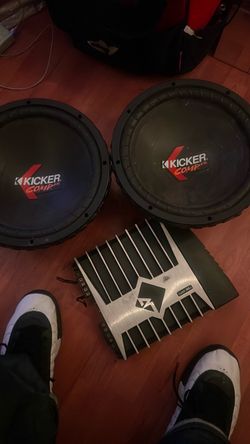 2 12 inch kickers and a Rockford fosgate smp