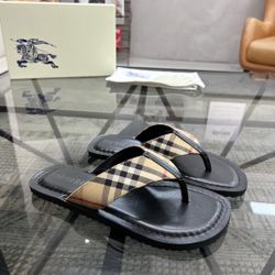 Burberry men's herringbond slippers size: 9.5