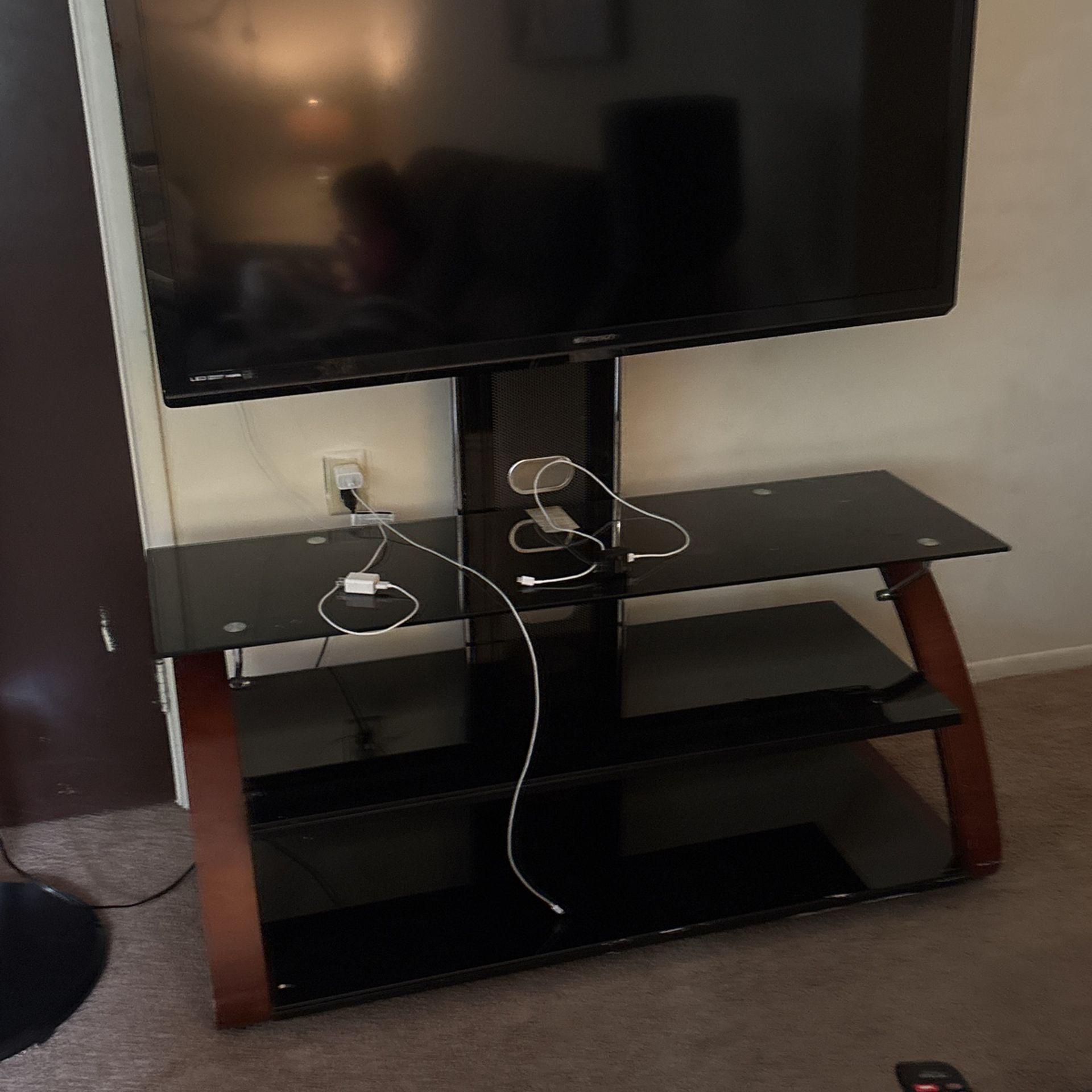 Table Tv And Tv 55 Inches
