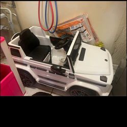 Mercedes-Benz AMG Kids Ride-On Car w/ Bluetooth & Radio – Like New! – $225 (Palm Bay)