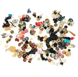 Lot of Mixed Vintage Buttons B119