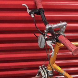 Beautiful Vintage Orange Bike – Smooth Ride & Classic Style!