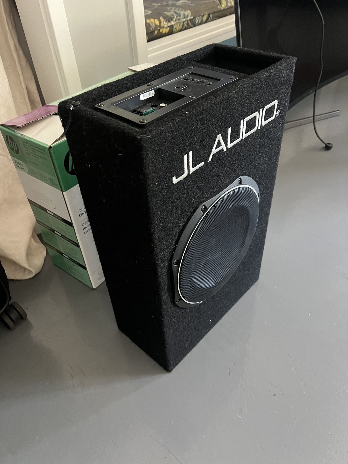 🔥 JL Audio Powered Subwoofer – Deep Bass, Clean Power 🔊