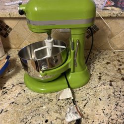 Kitchenaid Professional 600 Series 6 Quart Stand Mixer Green RKP26M1X GA w/extra