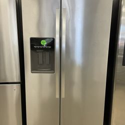 Counter Depth Whirlpool Refrigerator fridge LIKE NEW 