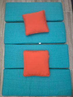 4 Outdoor Cushions, 2 Outdoor Pillows, Plus Cushion Cover