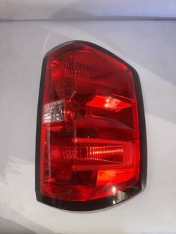 14-19 Chevy Silverado Right Passenger Side Taillight W/ Wiring Harness