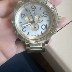 Nixon watch