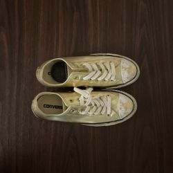 Gold Converse Low Top Size 7 1/2 In Women’s