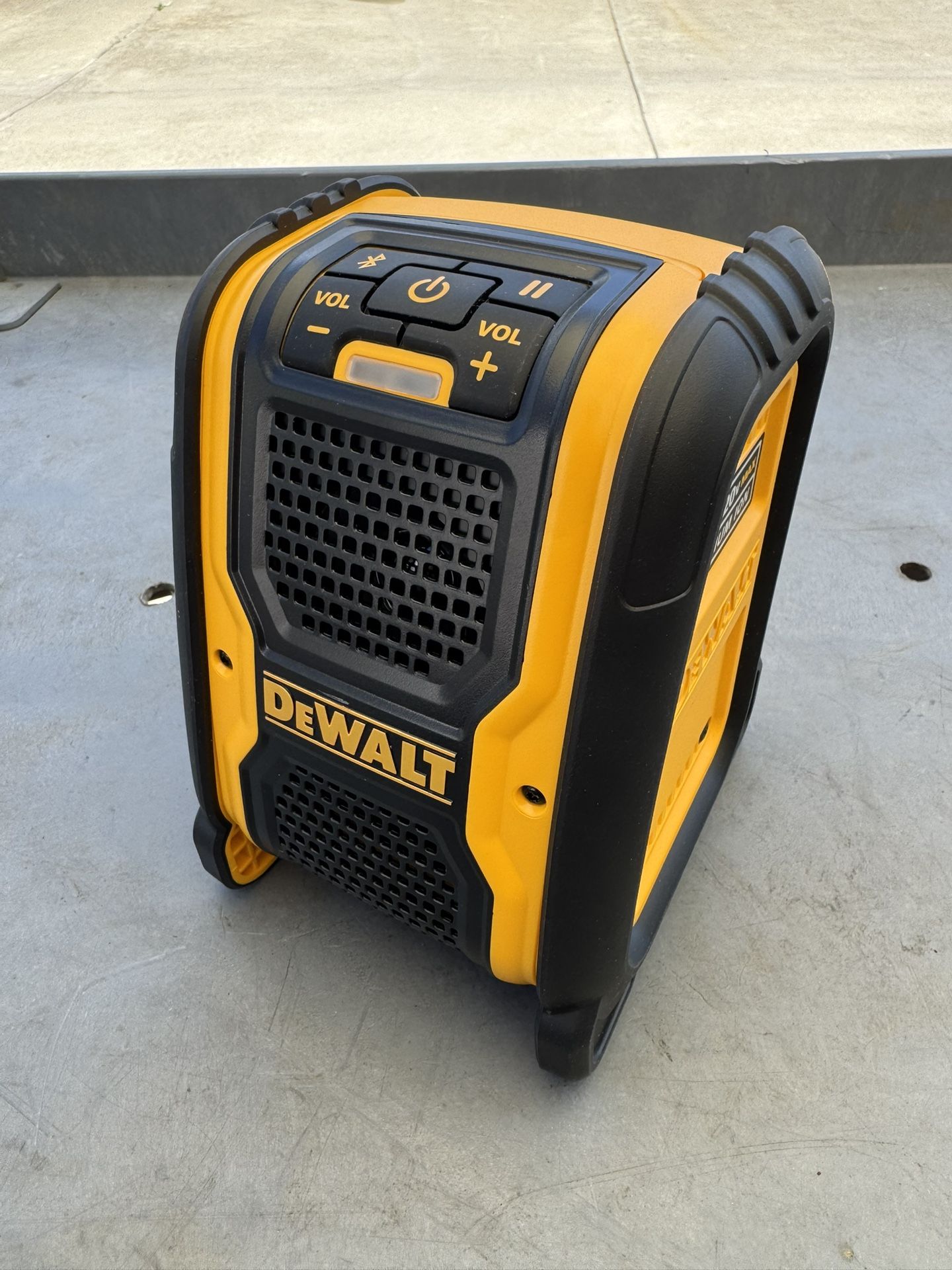 New!! DeWalt DCR006 Jobsite Bluetooth Speaker