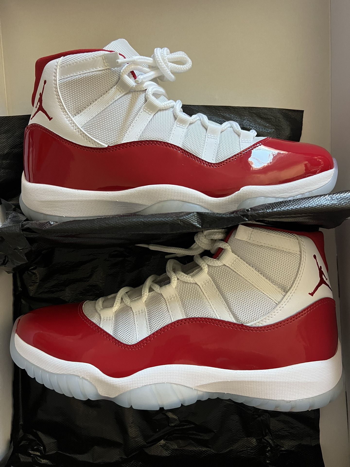 Air Jordan 11 Retro Cherry 2022