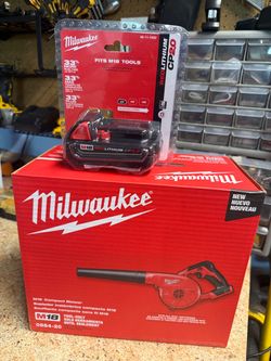 Milwaukee M18 18V Lith-Ion Cordless Compact Blower w/ 2.0 Ah Battery