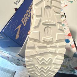 Karhu Fusion 2.0 size 8.5  unisex