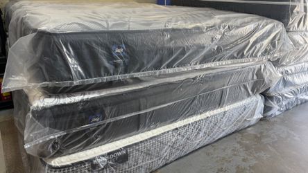 New King 14 inch Sealy Posturpedic Pillowtop mattress FREE SAME DAY DELIVERY