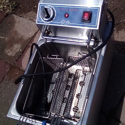 COMMERCIAL TABLE TOP FRYER ONLY $130 USUALLY $550