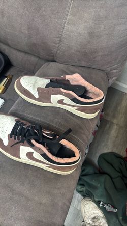 Shoes, without 1 lace
